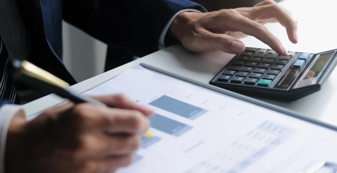 quels-elements-prendre-en-compte-pour-simuler-un-emprunt-immobilier-lorsque-l-on-achete-a-deux-avec-des-revenus-differents